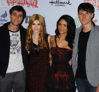 Shane Harper e o Cast de Happyland na hollywood christmas parade 